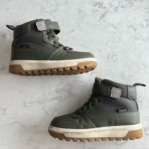 Kids H&M waterproof olive green boots size 12.5 great condition.